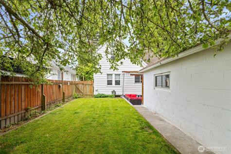 1908 Gregory Way Bremerton WA 98337
