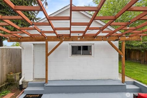 1908 Gregory Way Bremerton WA 98337