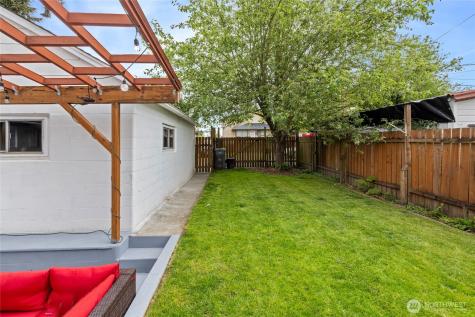 1908 Gregory Way Bremerton WA 98337