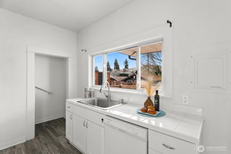 4135 36th Ave SW Seattle WA 98126
