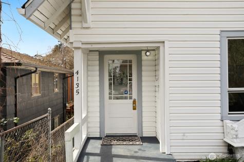 4135 36th Ave SW Seattle WA 98126