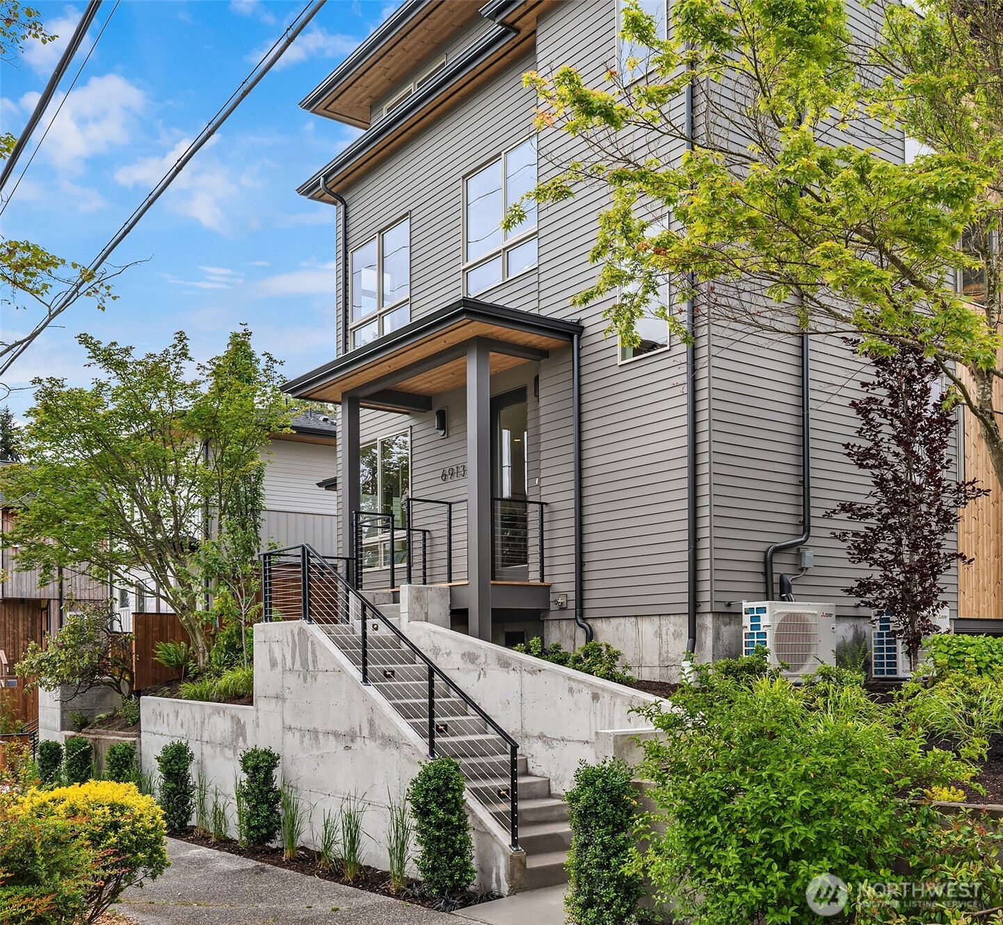 6913 30th Avenue NW Seattle WA 98117