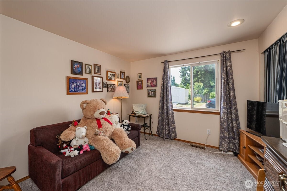1890 Edgewood Drive Camano Island WA 98282