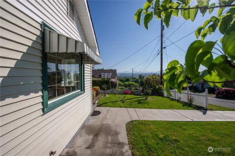 212 Medora Way Everett WA 98201