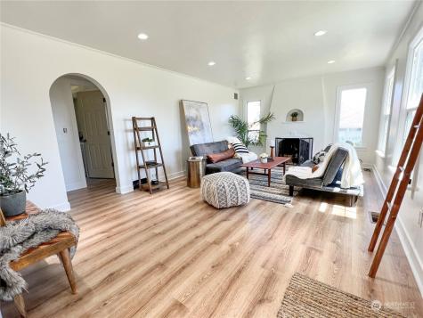 212 Medora Way Everett WA 98201