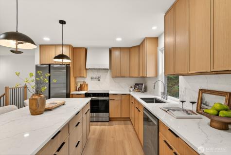 1692 Oak Ridge Drive Camano Island WA 98282