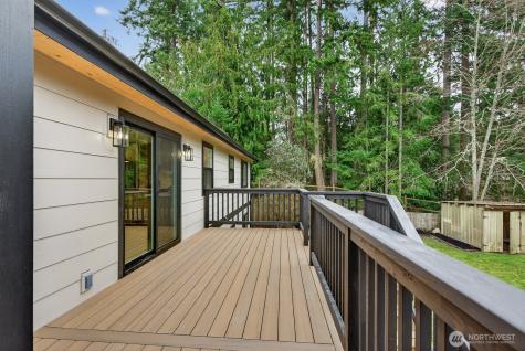 1692 Oak Ridge Drive Camano Island WA 98282