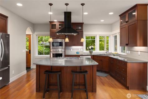 4548 Island Avenue NE Bainbridge Island WA 98110