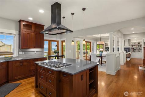 4548 Island Avenue NE Bainbridge Island WA 98110