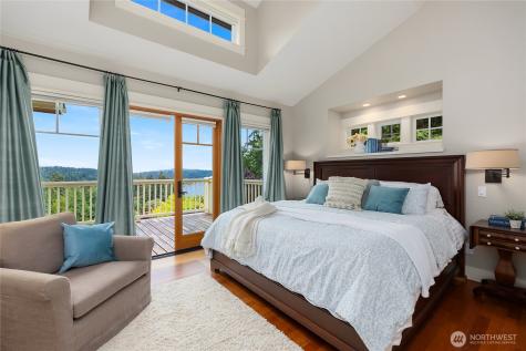 4548 Island Avenue NE Bainbridge Island WA 98110