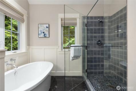 4548 Island Avenue NE Bainbridge Island WA 98110