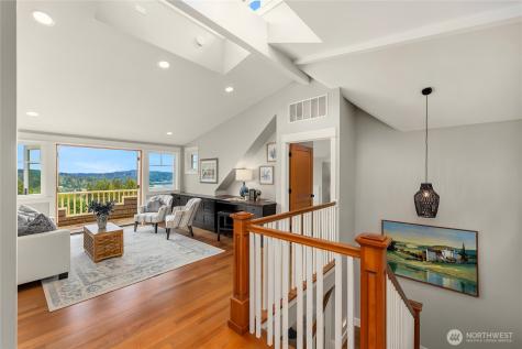 4548 Island Avenue NE Bainbridge Island WA 98110