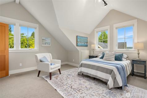 4548 Island Avenue NE Bainbridge Island WA 98110