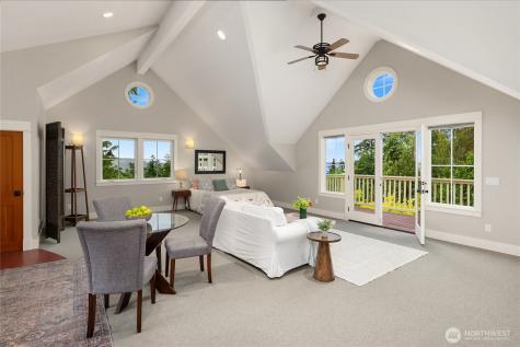 4548 Island Avenue NE Bainbridge Island WA 98110