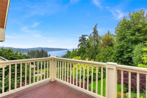 4548 Island Avenue NE Bainbridge Island WA 98110