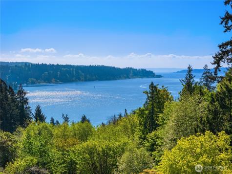 4548 Island Avenue NE Bainbridge Island WA 98110