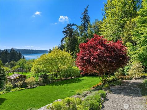 4548 Island Avenue NE Bainbridge Island WA 98110
