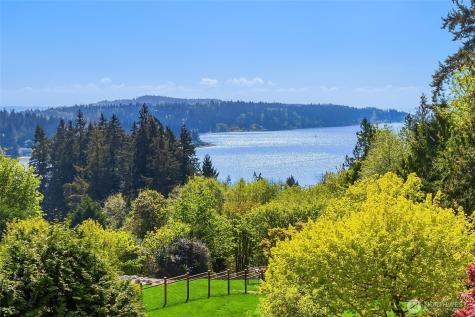 4548 Island Avenue NE Bainbridge Island WA 98110
