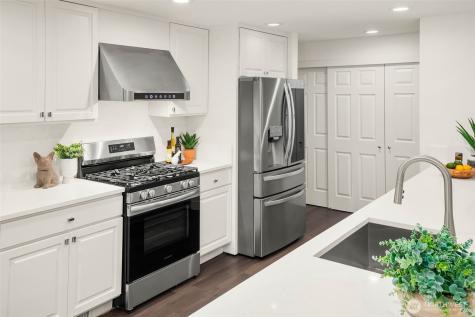 20 Cascade Key Bellevue WA 98006