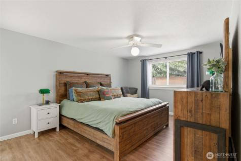 9910 Zircon Drive SW Lakewood WA 98498