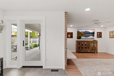 9910 Zircon Drive SW Lakewood WA 98498