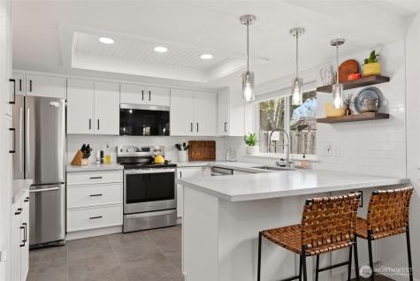 9910 Zircon Drive SW Lakewood WA 98498