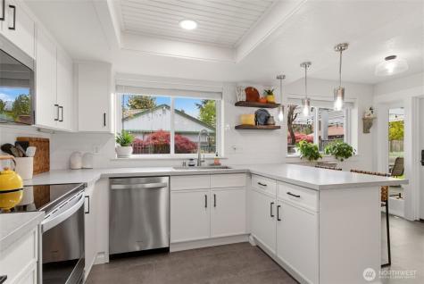 9910 Zircon Drive SW Lakewood WA 98498