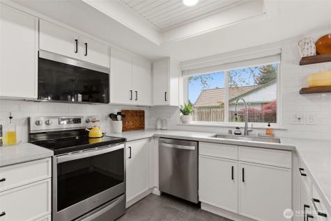 9910 Zircon Drive SW Lakewood WA 98498