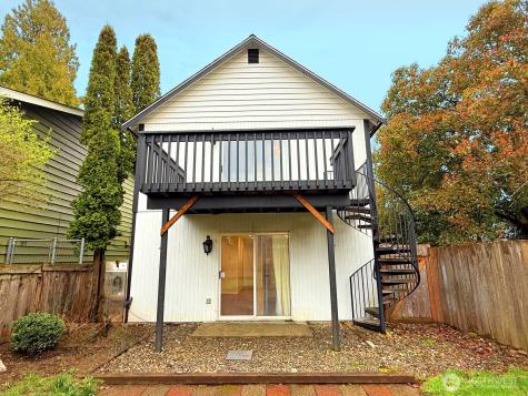 12043 Bartlett Avenue NE Seattle WA 98125