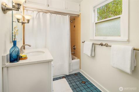 6856 17th Avenue NE Seattle WA 98115