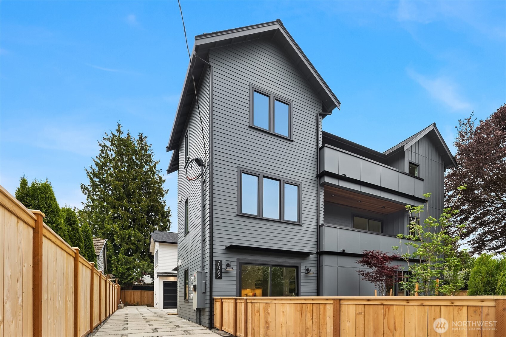 7062 Cleopatra Place NW Seattle WA 98117