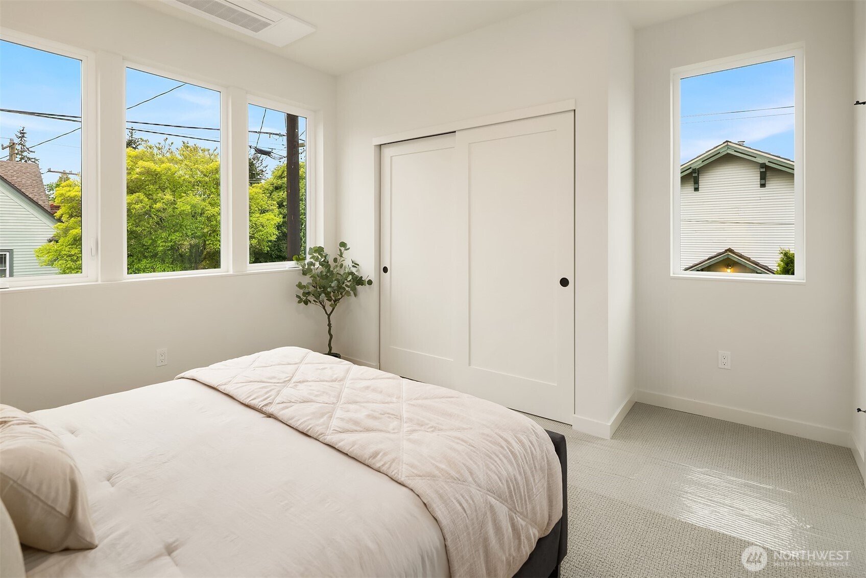 7062 Cleopatra Place NW Seattle WA 98117