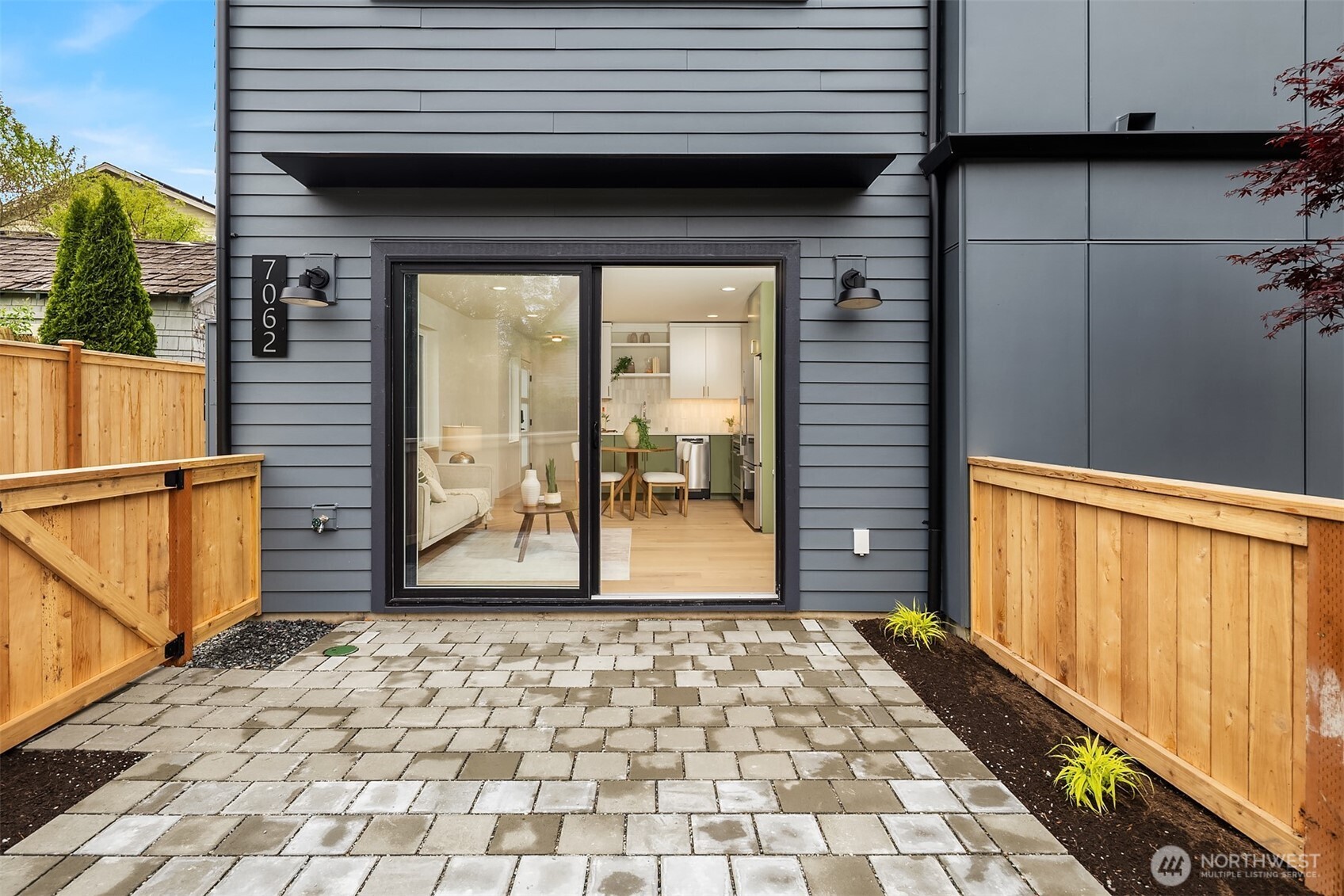7062 Cleopatra Place NW Seattle WA 98117