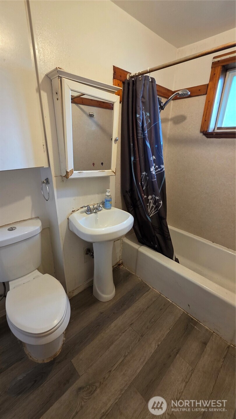 836 E 47th Tacoma WA 98404