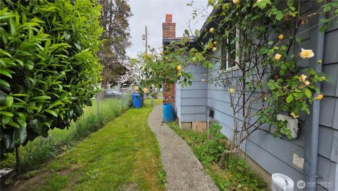 836 E 47th Tacoma WA 98404