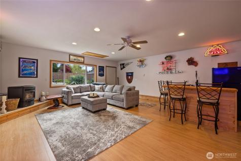 827 99th St S Tacoma WA 98444