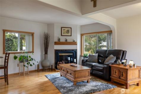 827 99th St S Tacoma WA 98444