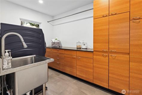 6304 Lakeview Drive Kirkland WA 98033