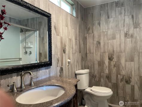 1017 Ballentine Street Raymond WA 98577
