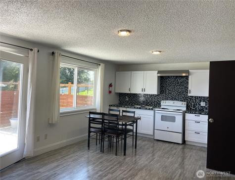 1017 Ballentine Street Raymond WA 98577