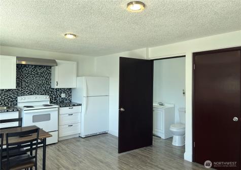 1017 Ballentine Street Raymond WA 98577