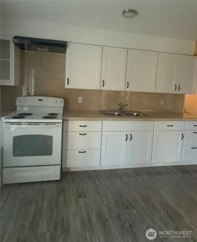 1017 Ballentine Street Raymond WA 98577
