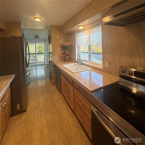 1017 Ballentine Street Raymond WA 98577