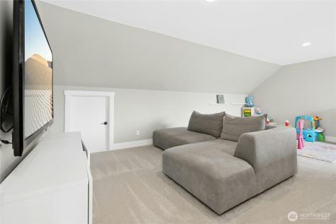 2218 274th Court SE Sammamish WA 98075