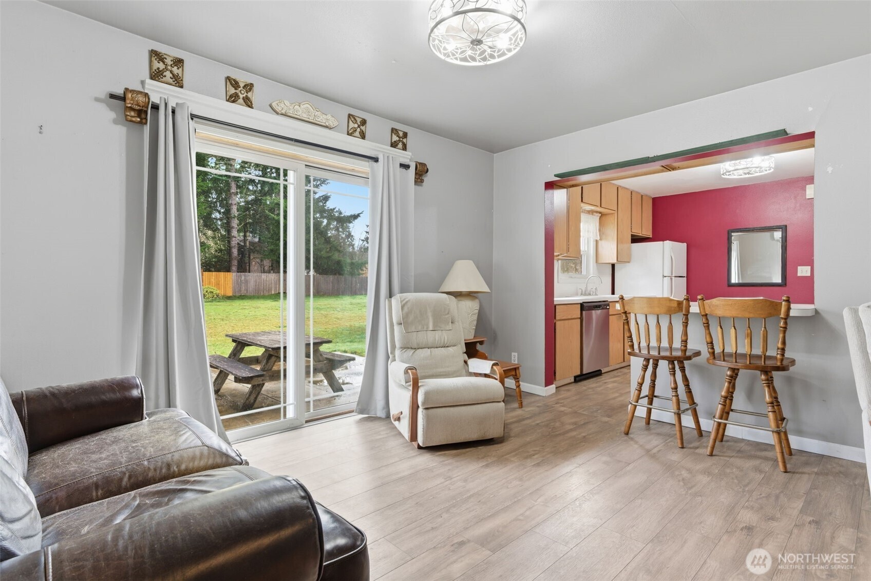 403 Queen Avenue Pe Ell WA 98572