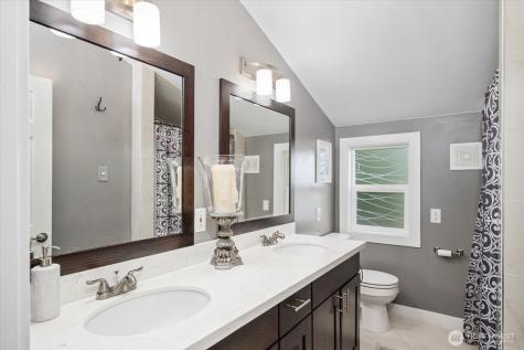19828 104th Avenue SE Renton WA 98055