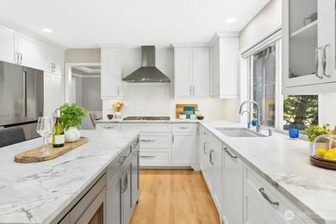 4649 225th Avenue SE Sammamish WA 98075