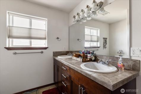 2375 SW Navigator Loop Oak Harbor WA 98277