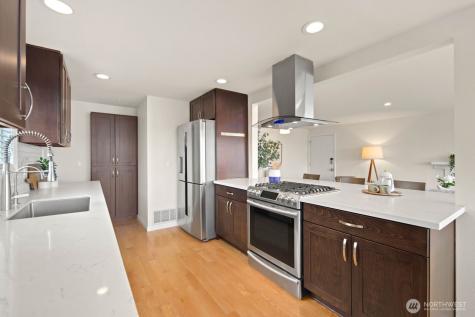 9818 63rd Avenue S Seattle WA 98118