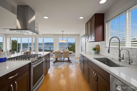 9818 63rd Avenue S Seattle WA 98118